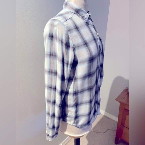 Universal Thread Women Long sleeves Plaid Shirt in medium - Picture 5 of 10